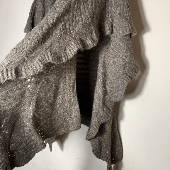 Free People Brown Crochet Scallop Cape Wrap Wool Blend Sweater Size Small - Picture 6 of 8